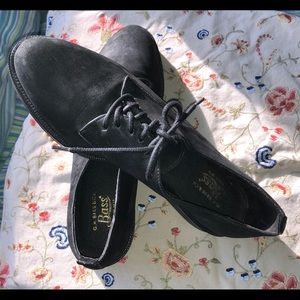 Bass Women’s black nubuck Oxford shoe sz 7 1/2.